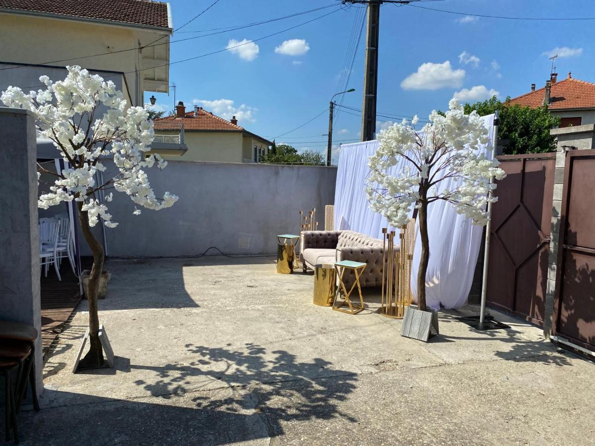Pavillon Bon Enfant Apartment Saint-Priest  Bagian luar foto